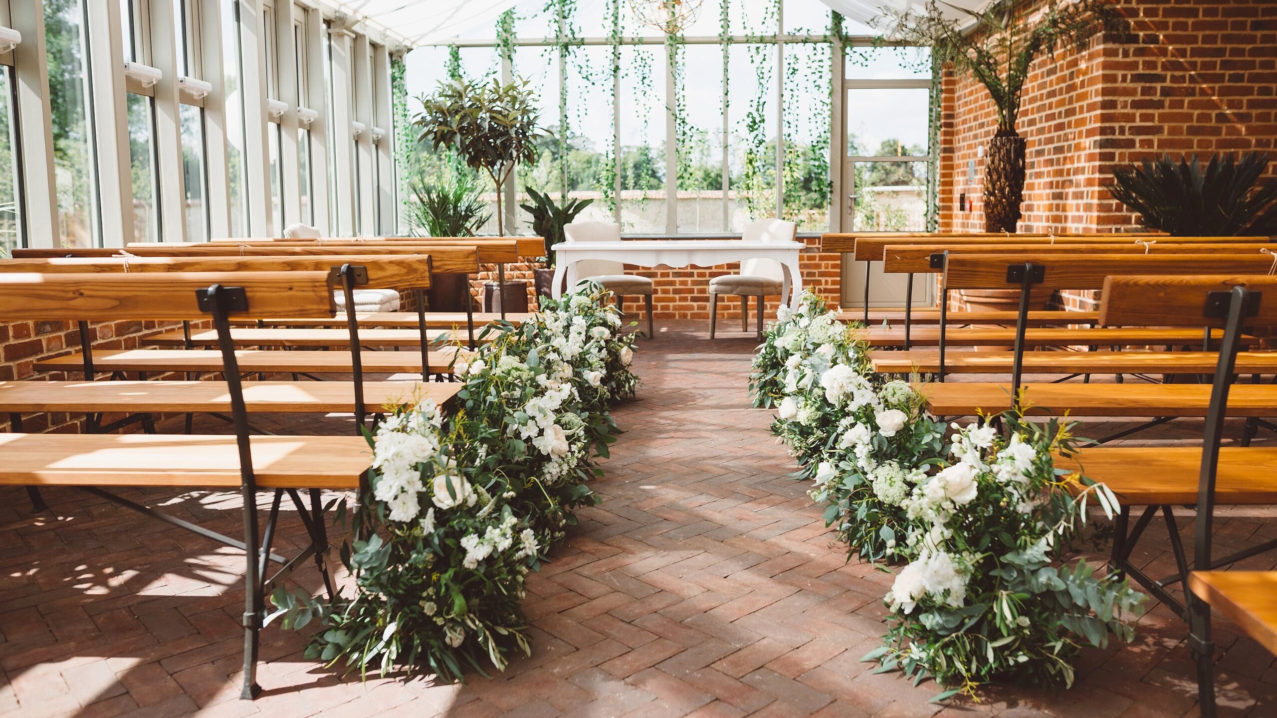 Laura and Paul - Syrencot - Flowers of Bath - Hollie Carlin Photography Wedding aisle florals at Syrencot